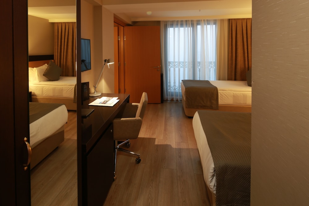 Port Bosphorus Hotel 11