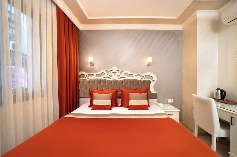 Deluxe Newport Hotel 15