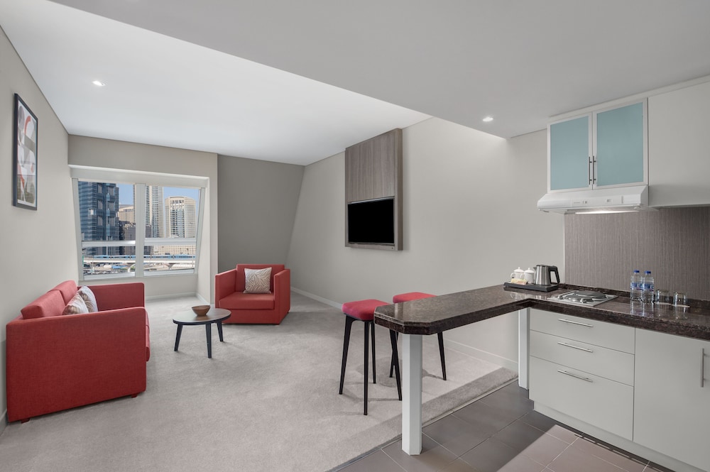 LEVA Hotel Mazaya Centre 6