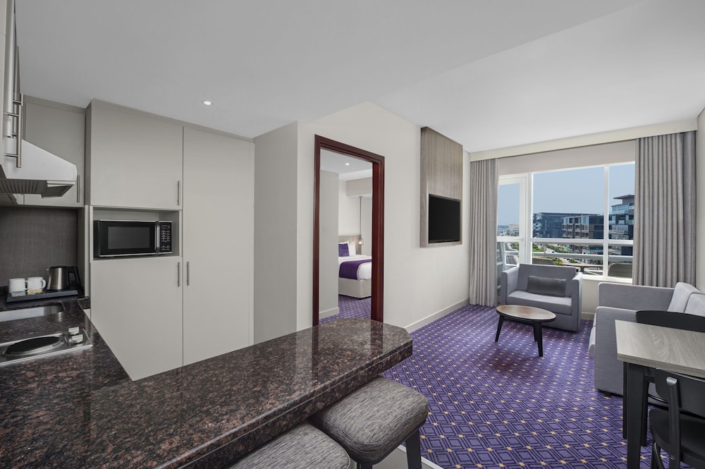 LEVA Hotel Mazaya Centre 12