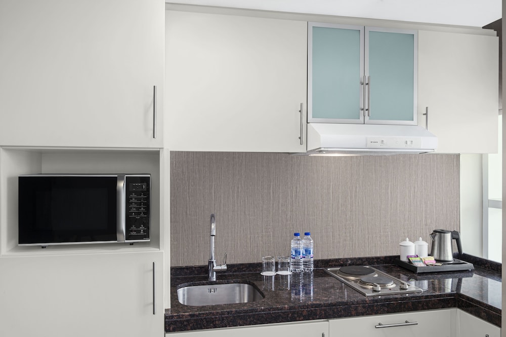 LEVA Hotel Mazaya Centre 23