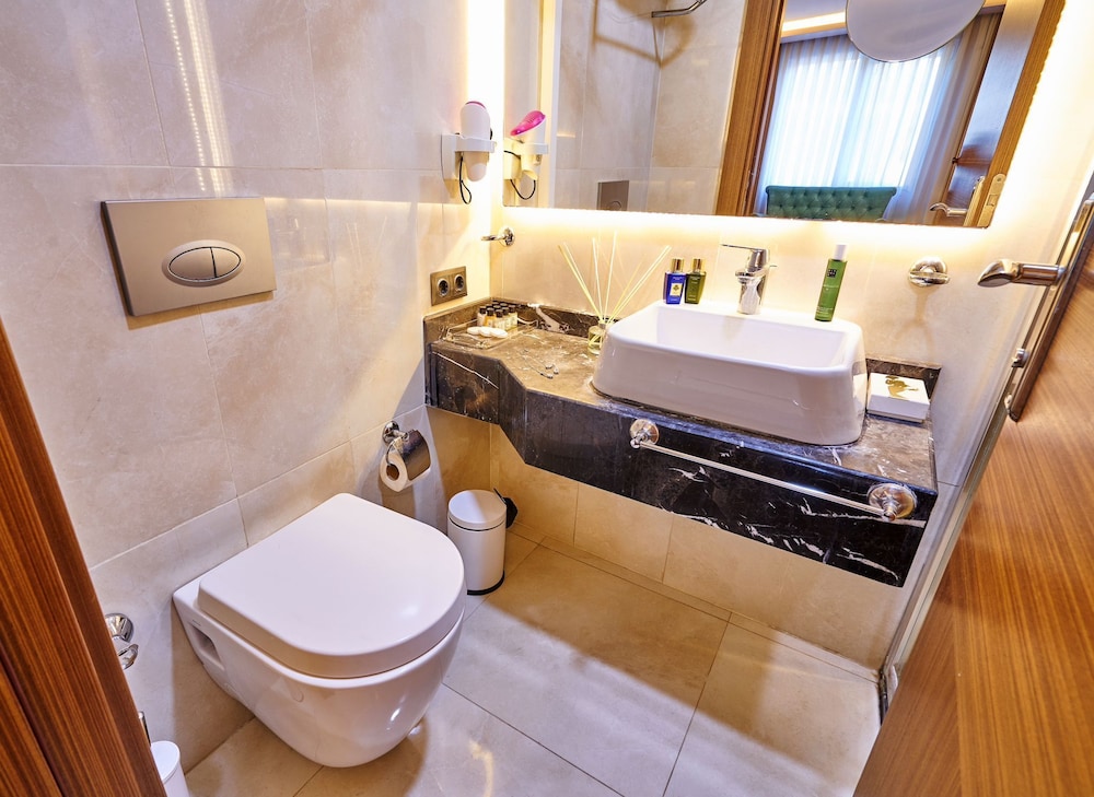 Atro Hotel 24