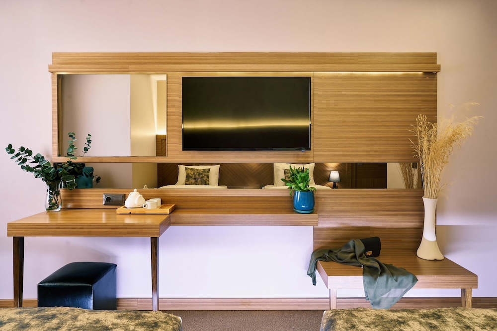 Atro Hotel 8