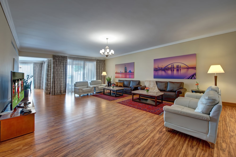 J5 Villas Holiday Homes Barsha Gardens 1