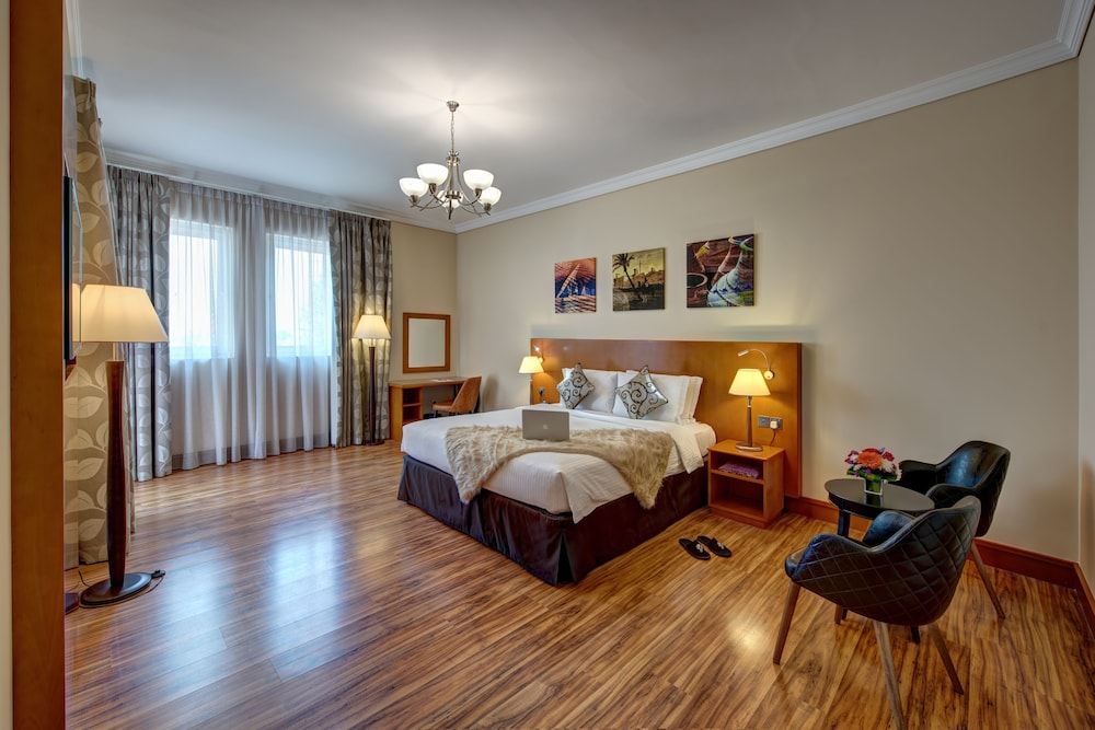 J5 Villas Holiday Homes Barsha Gardens 4