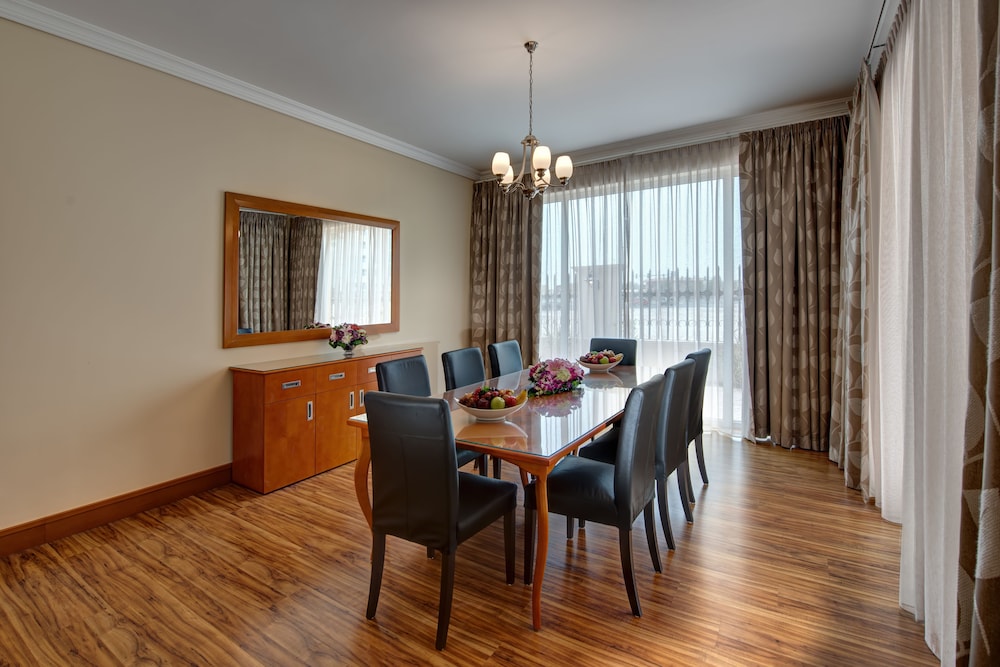 J5 Villas Holiday Homes Barsha Gardens 6