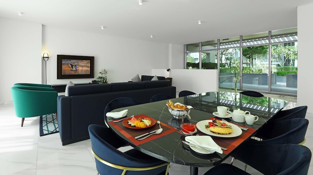 Millennium Atria Business Bay 12