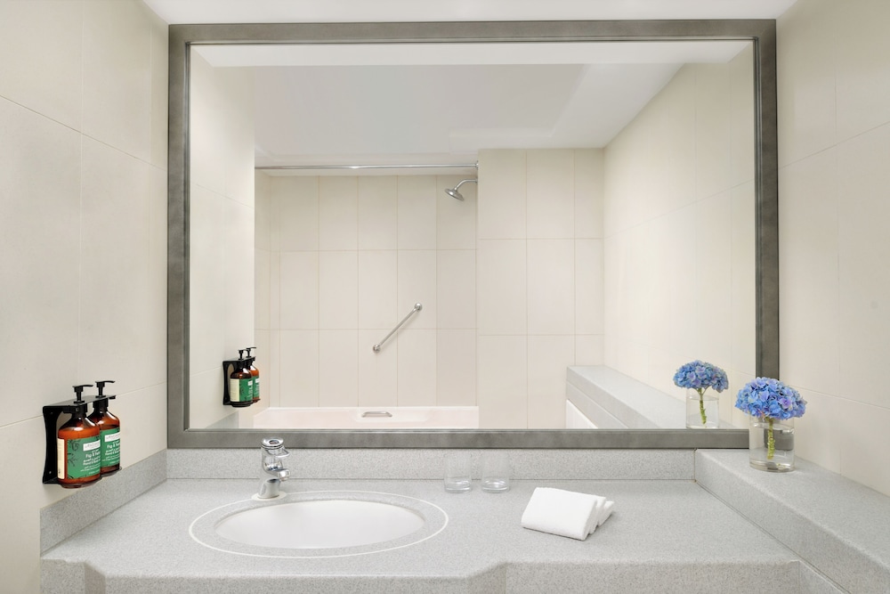 Millennium Plaza Downtown Suites 11