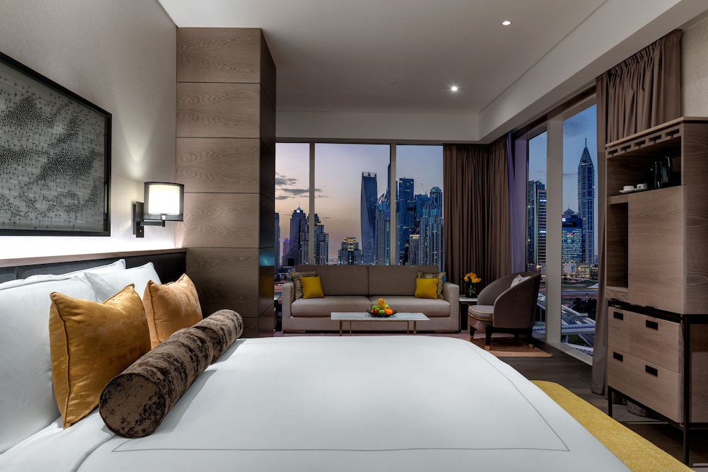 Taj Jumeirah Lakes Towers 13