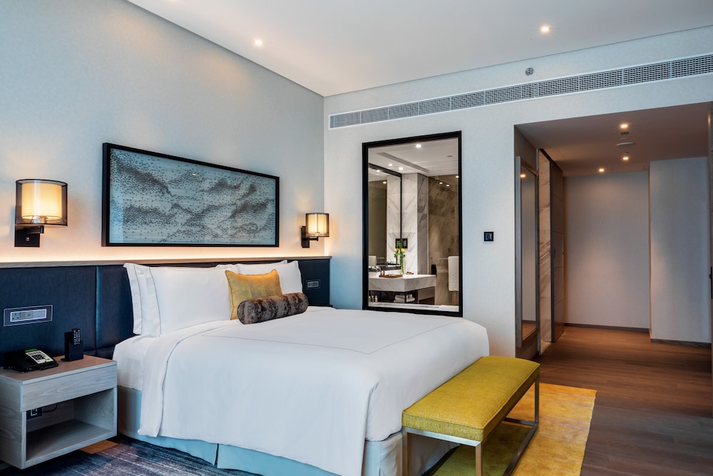 Taj Jumeirah Lakes Towers 5