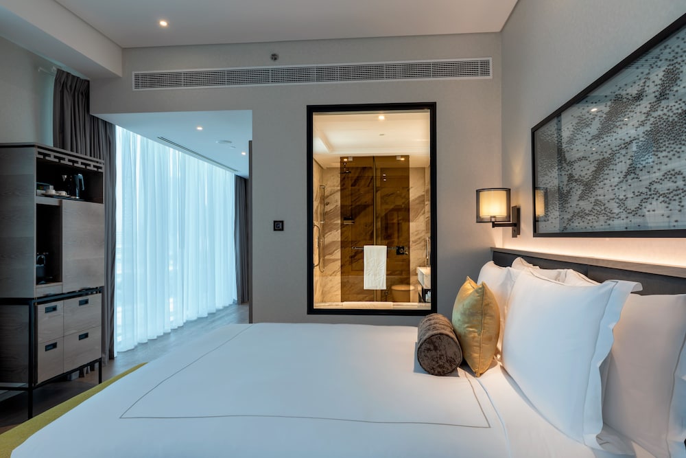 Taj Jumeirah Lakes Towers 15