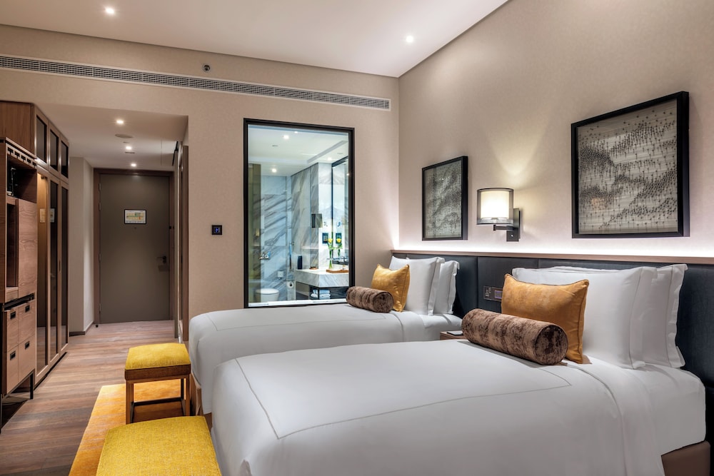 Taj Jumeirah Lakes Towers 23