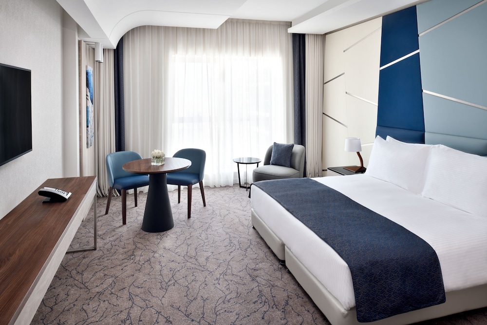 Mövenpick Hotel Apartments Downtown Dubai 3