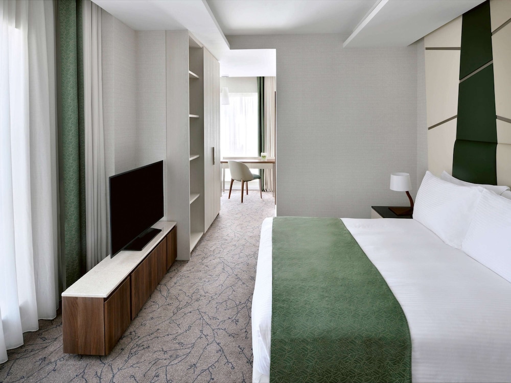 Mövenpick Hotel Apartments Downtown Dubai 12