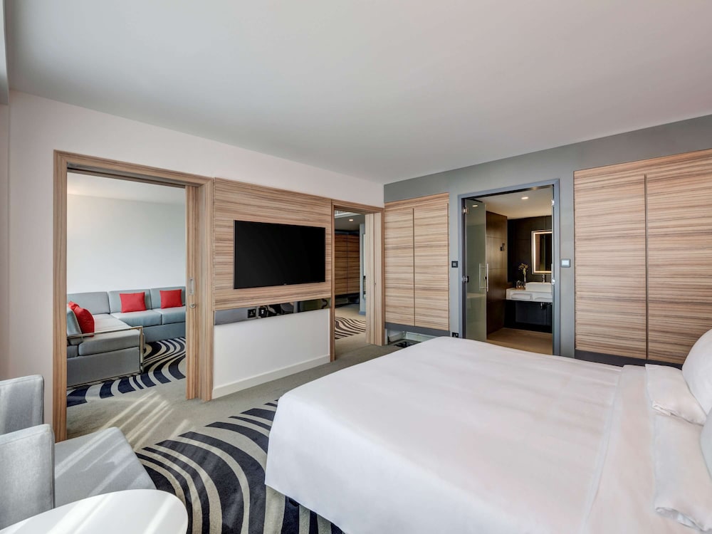 Novotel Sharjah Expo Centre 10