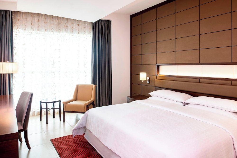 Four Points by Sheraton Sharjah 13