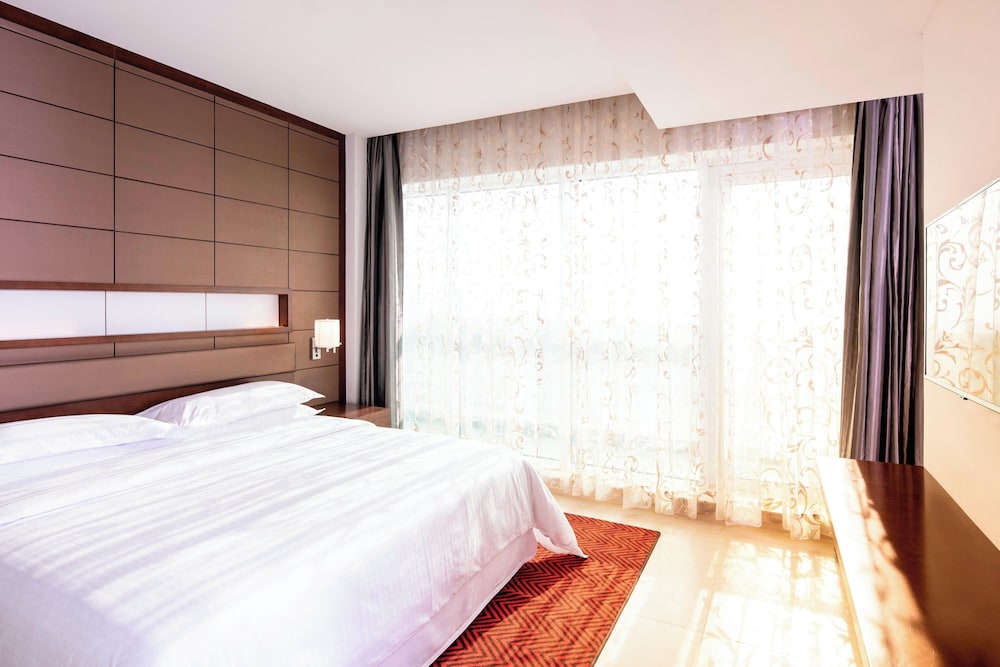 Four Points by Sheraton Sharjah 8