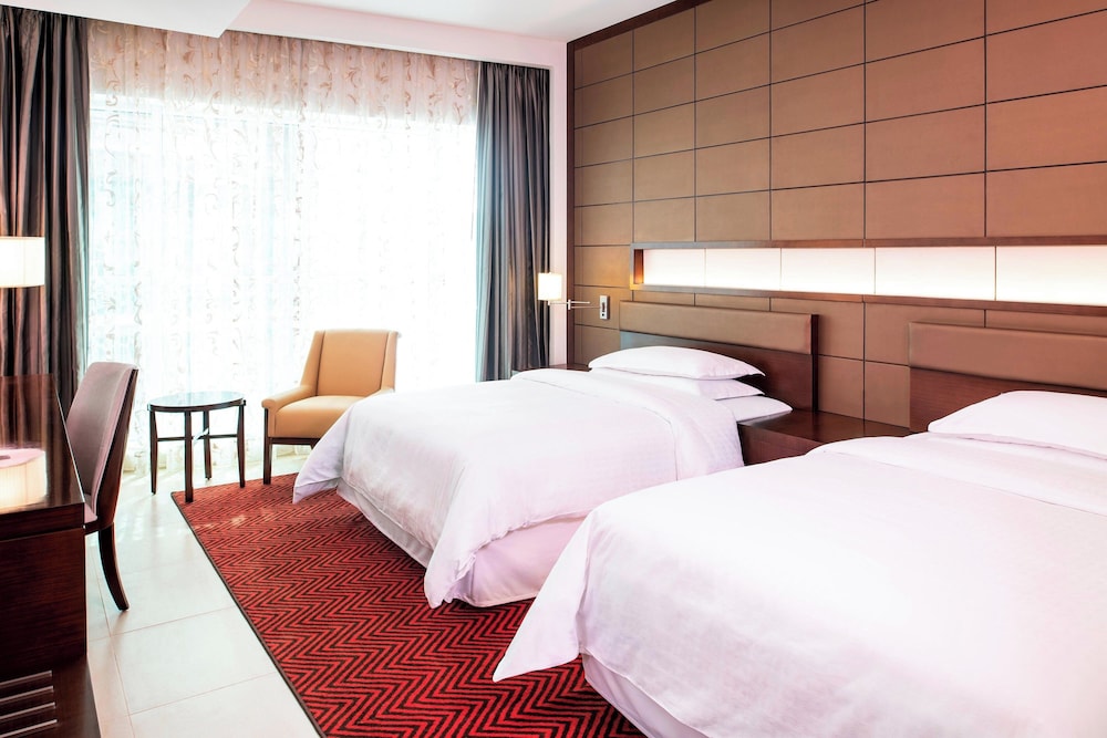 Four Points by Sheraton Sharjah 14