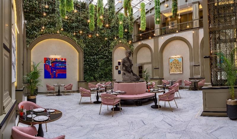 Art Gallery Hotel 16