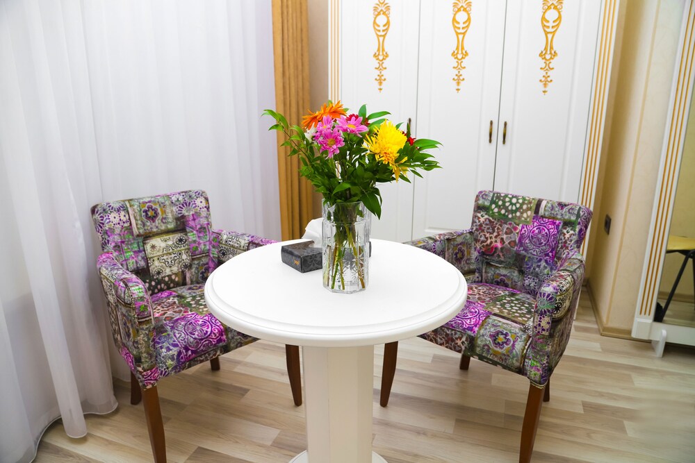 White Boutique Baku Hotel 3
