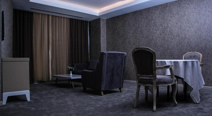 Sky Hotel 4