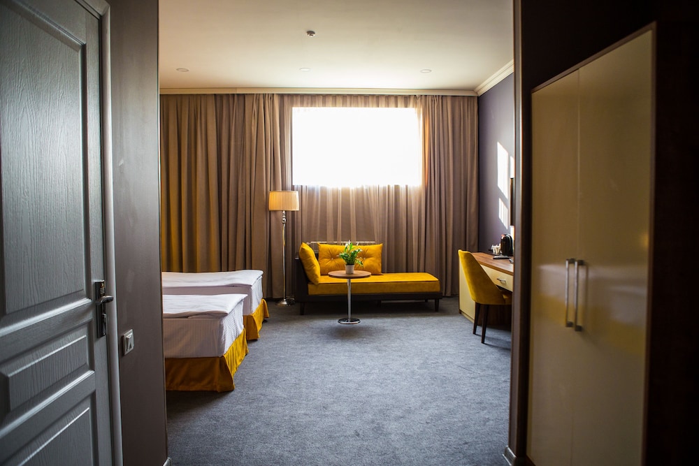 Square Inn Hotel 2