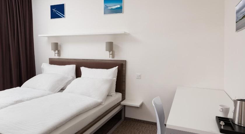 Sky Hotel Prague 14