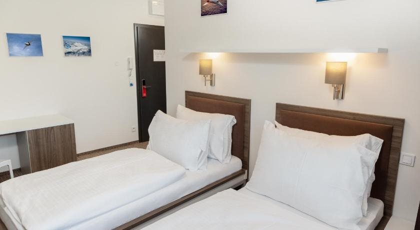 Sky Hotel Prague 16