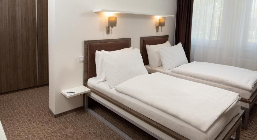 Sky Hotel Prague 18