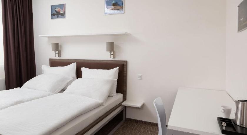 Sky Hotel Prague 4