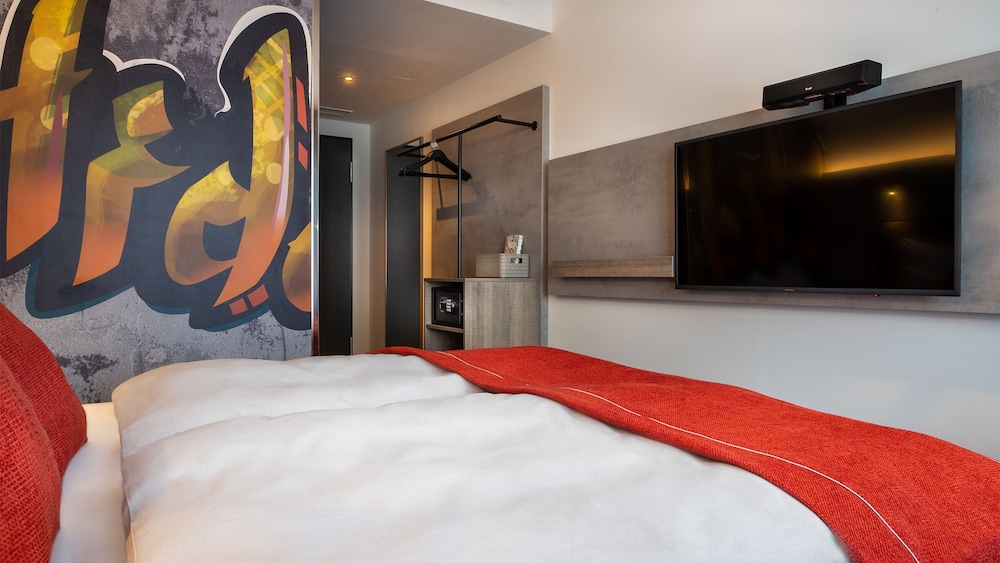 Holiday Inn - the niu, Hide Berlin Friedrichshain 8