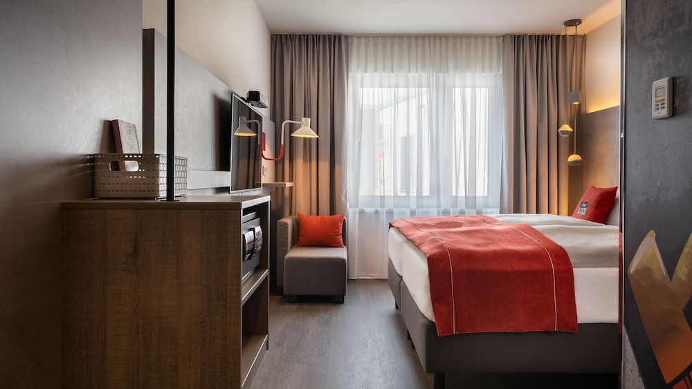 Holiday Inn - the niu, Hide Berlin Friedrichshain 9