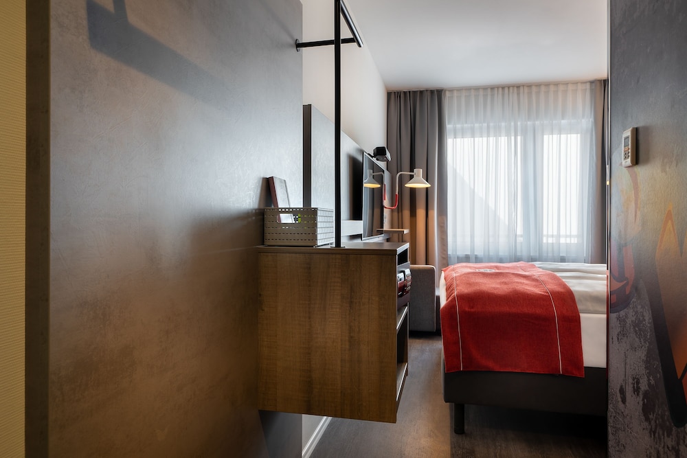 Holiday Inn - the niu, Hide Berlin Friedrichshain 2