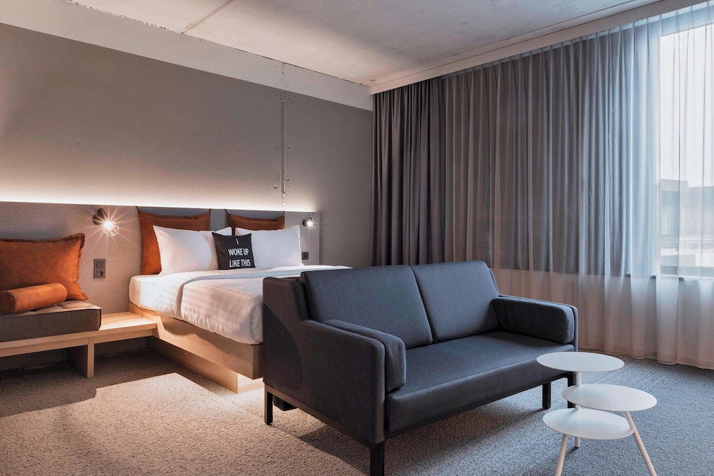 Moxy Frankfurt City Center 21