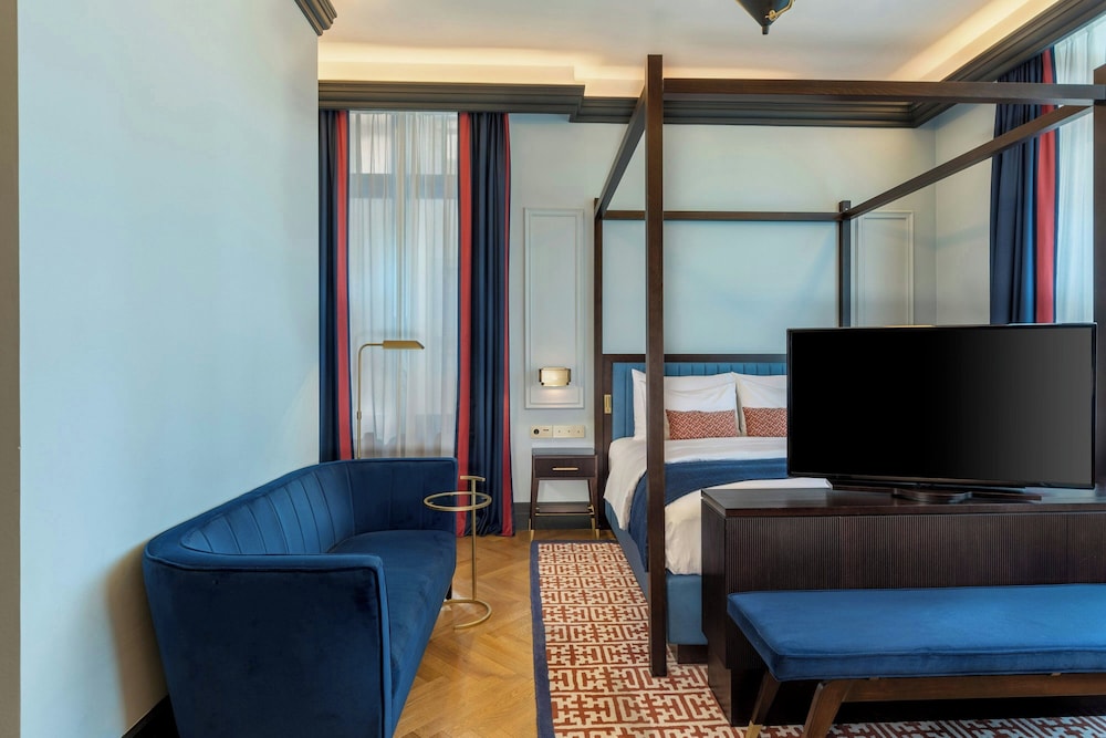LUME Boutique Hotel, Autograph Collection 7