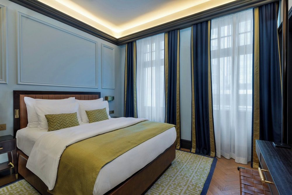 LUME Boutique Hotel, Autograph Collection 8