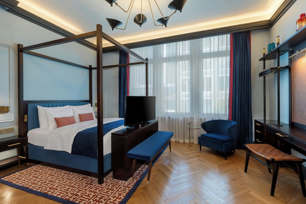LUME Boutique Hotel, Autograph Collection 9