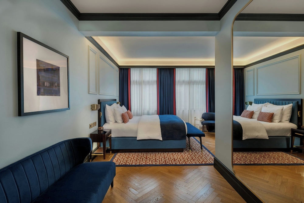 LUME Boutique Hotel, Autograph Collection 12