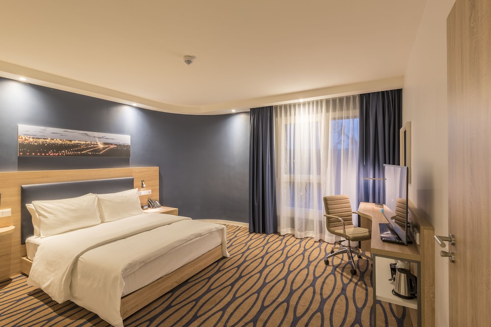 Hampton by Hilton Frankfurt Airport 6