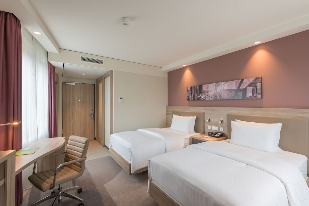 Hampton by Hilton Frankfurt Airport 9