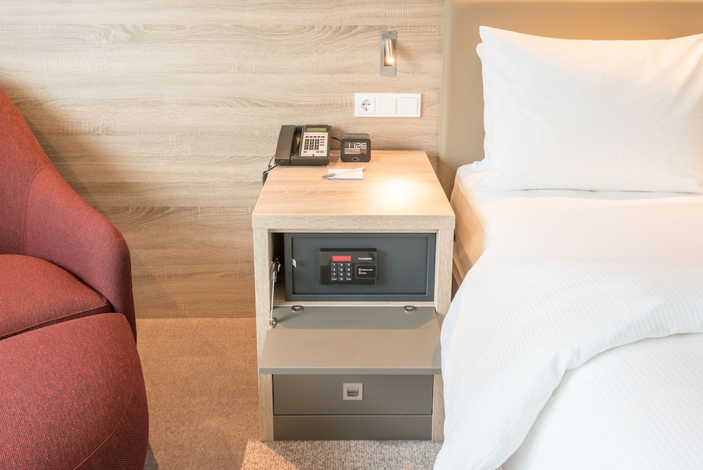 Hampton by Hilton Frankfurt Airport 8