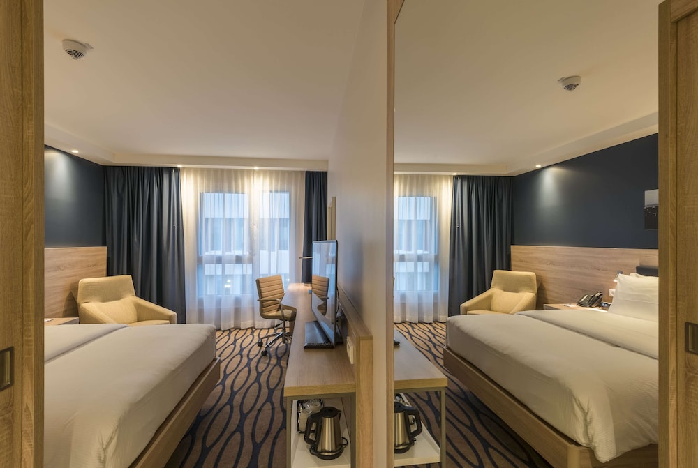 Hampton by Hilton Frankfurt Airport 14