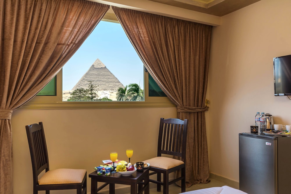 Panorama Pyramids Inn 22
