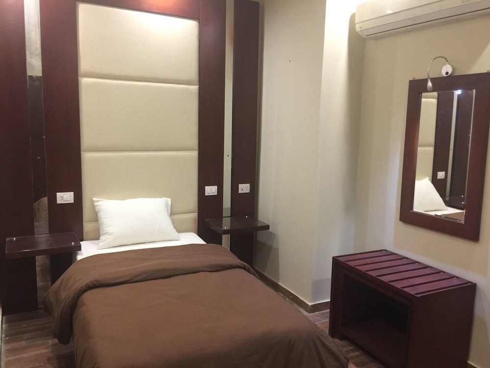 Grand Palace Hotel 1