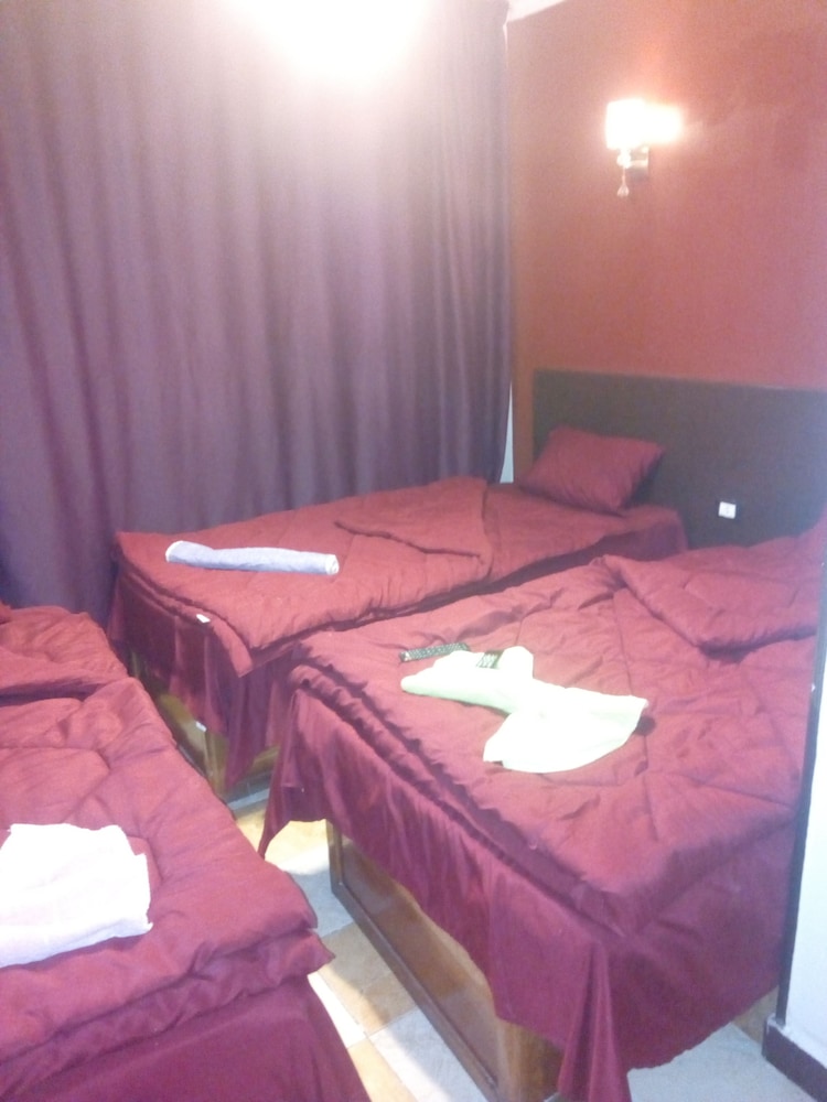 Oasis Hotel 7