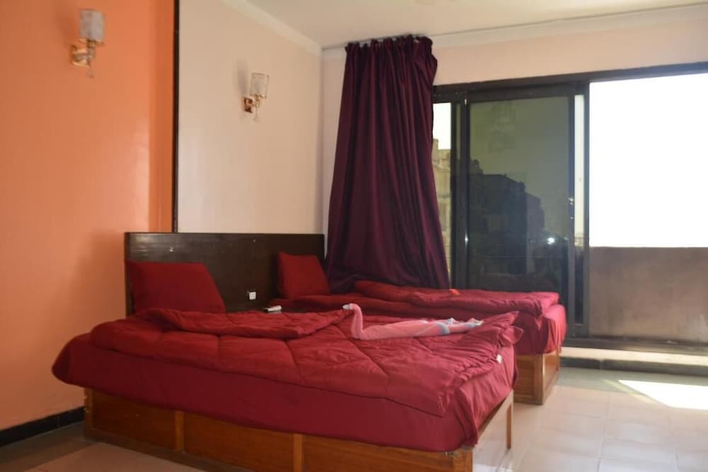 Oasis Hotel 18