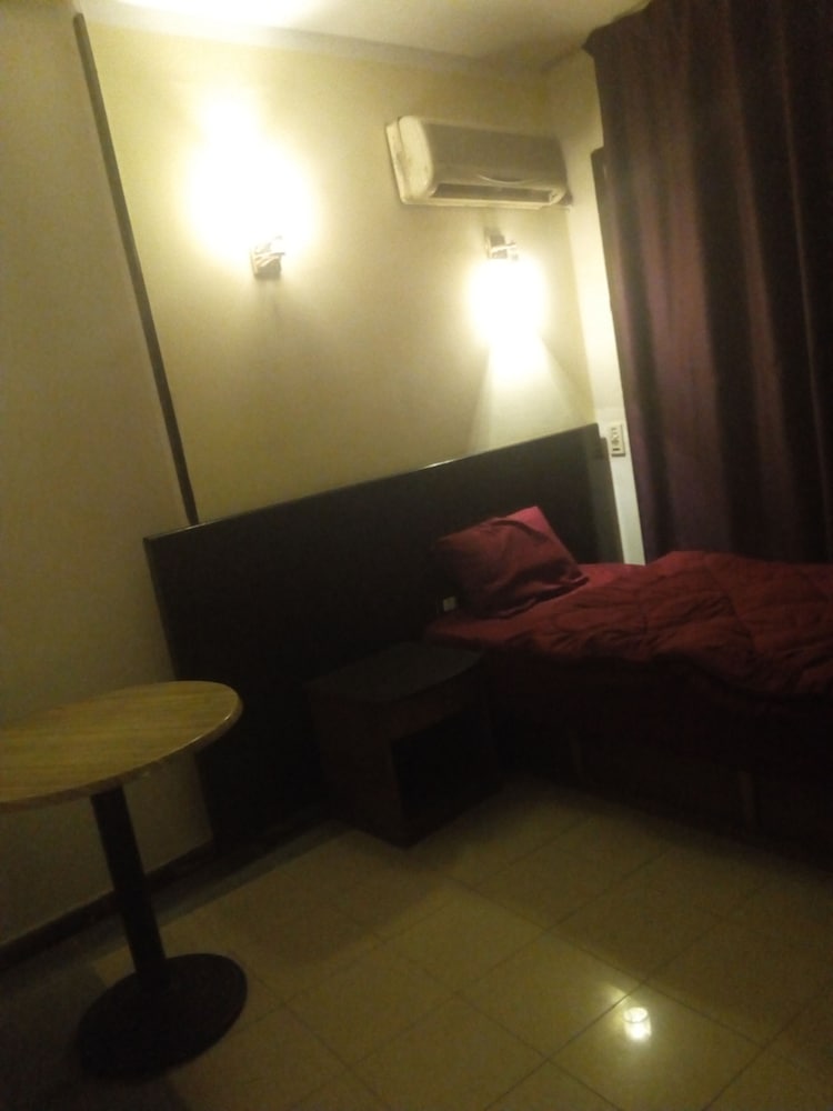 Oasis Hotel 6