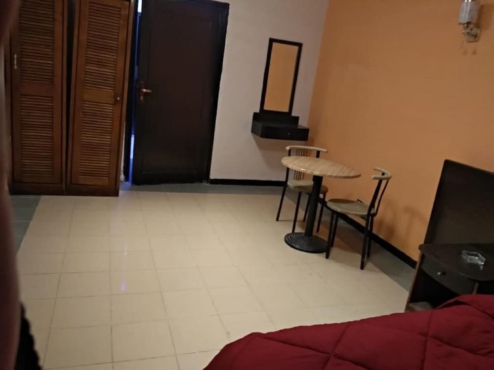 Oasis Hotel 16