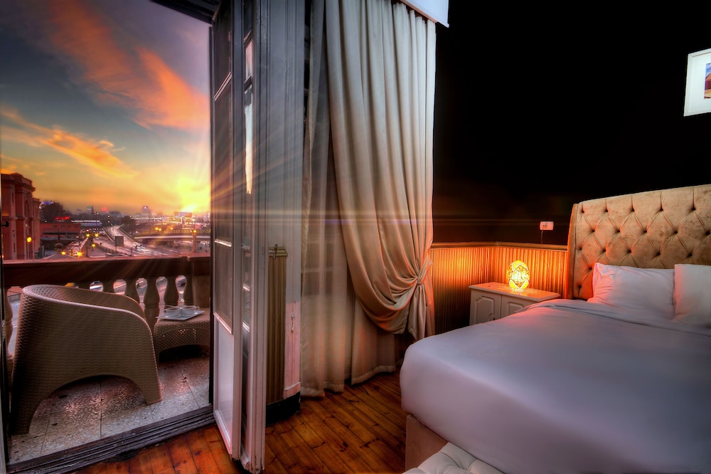 Tahrir Plaza Suites 20