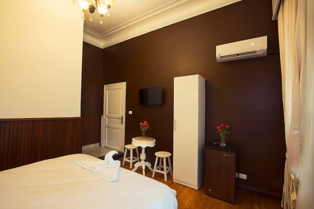 Tahrir Plaza Suites 10